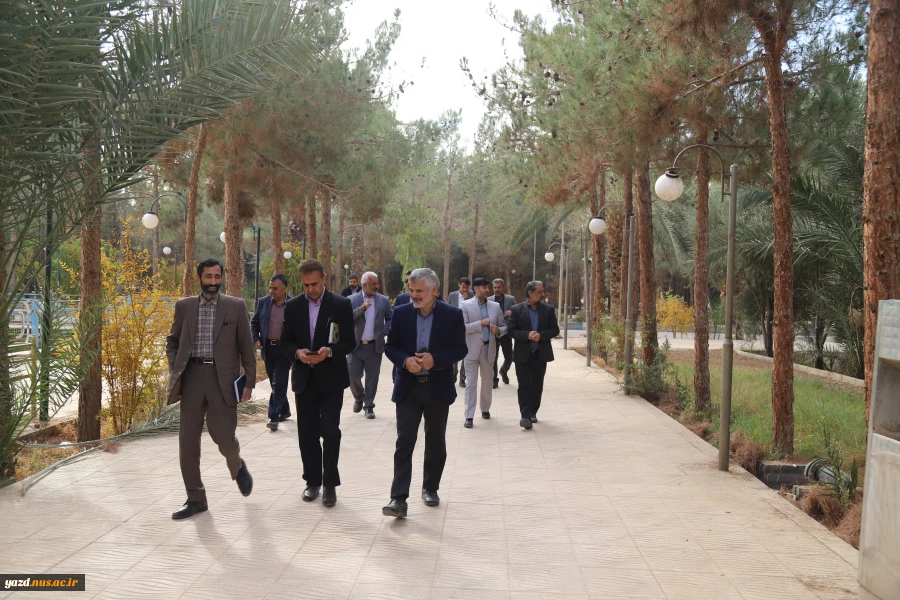 دکتر مهدی تقوایی مشاور عالی استاندار یزد به همراه جمعی از مسئولین استانی وشهرستانی ، از کارگاه ها و آزمایشگاه های آموزشکده فنی شهید بهشتی اردکان بازدید به عمل آورده و از نزدیک در جریان مسائل و مشکلات این آموزشکده قرار گرفتند. 11