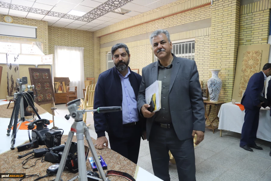 افتتاح نمایشگاه دائمی دست آوردهای دانشجویی آموزشکده شهید بهشتی اردکان به مناسبت هفته پژوهش با حضور دکتر تقوایی مشاور عالی استاندار ، دکتر محتشمی رییس دانشگاه فنی وحرفه ای یزد 8