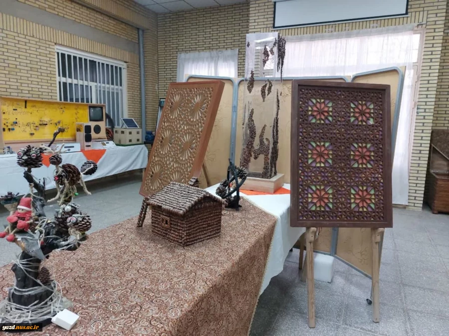 افتتاح نمایشگاه دائمی دست آوردهای دانشجویی آموزشکده شهید بهشتی اردکان به مناسبت هفته پژوهش با حضور دکتر تقوایی مشاور عالی استاندار ، دکتر محتشمی رییس دانشگاه فنی وحرفه ای یزد 15