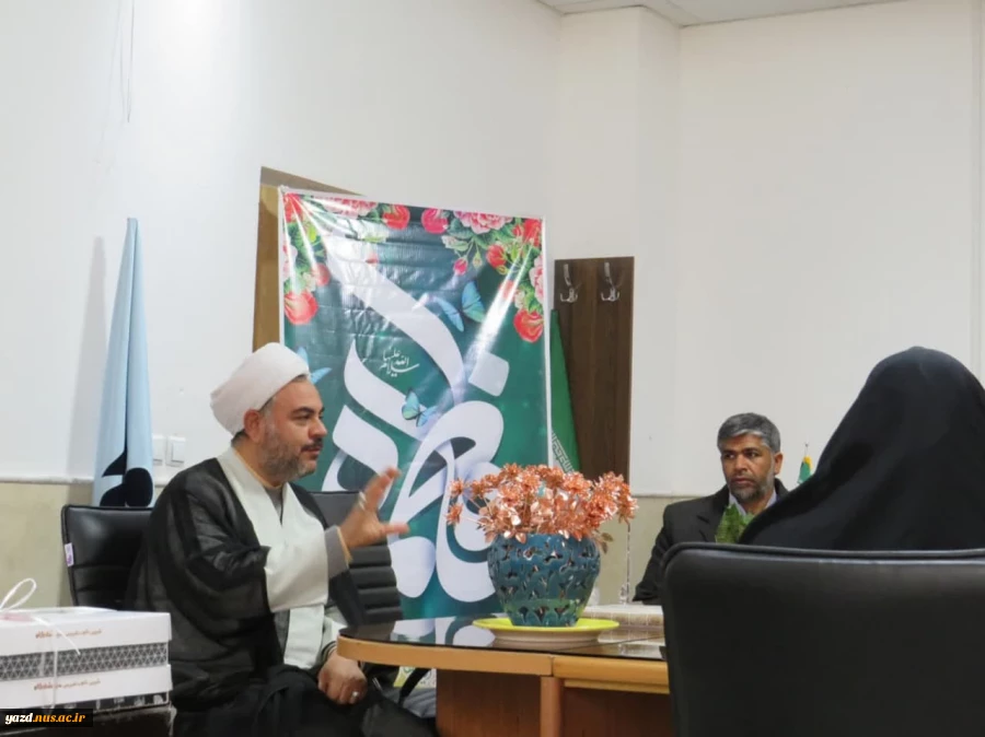 تجلیل از بانوان شاغل به مناسبت میلاد حضرت زهرا (س) در آموزشکده فنی دختران میبد
 2