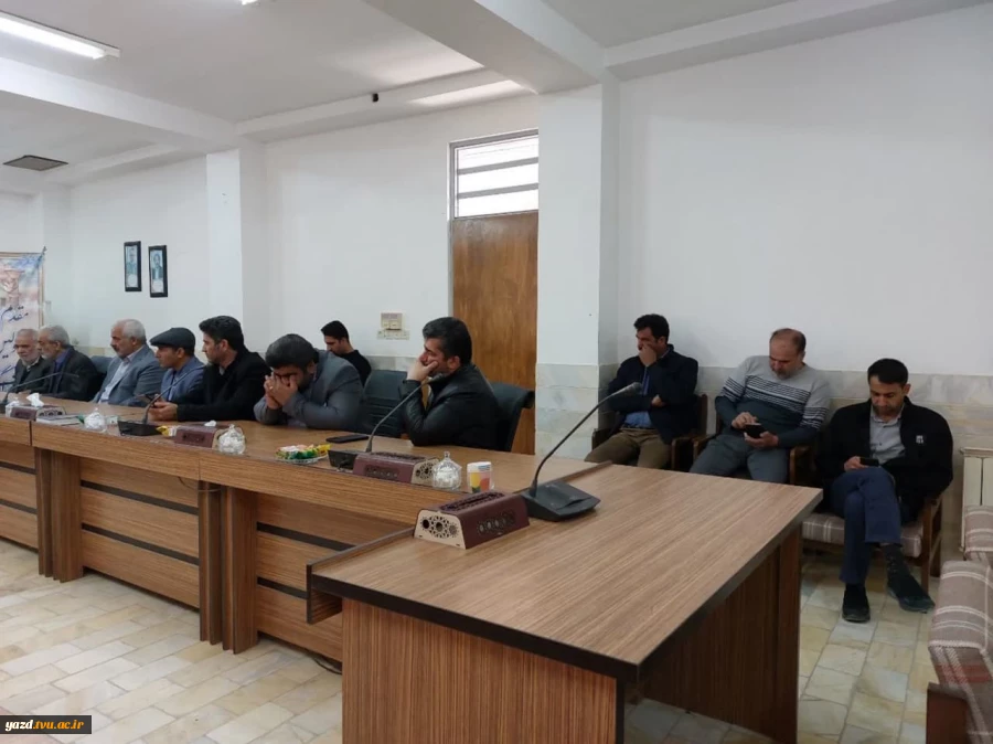 نماینده مجلس شورای اسلامی اردکان، دعوت همکاران را پذیرفت. 4