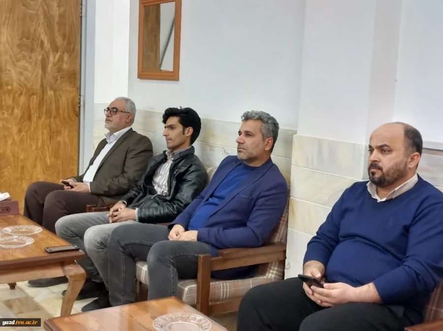 نماینده مجلس شورای اسلامی اردکان، دعوت همکاران را پذیرفت. 5