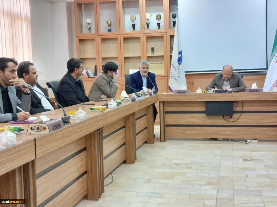 نماینده مجلس شورای اسلامی اردکان، دعوت همکاران را پذیرفت. 6