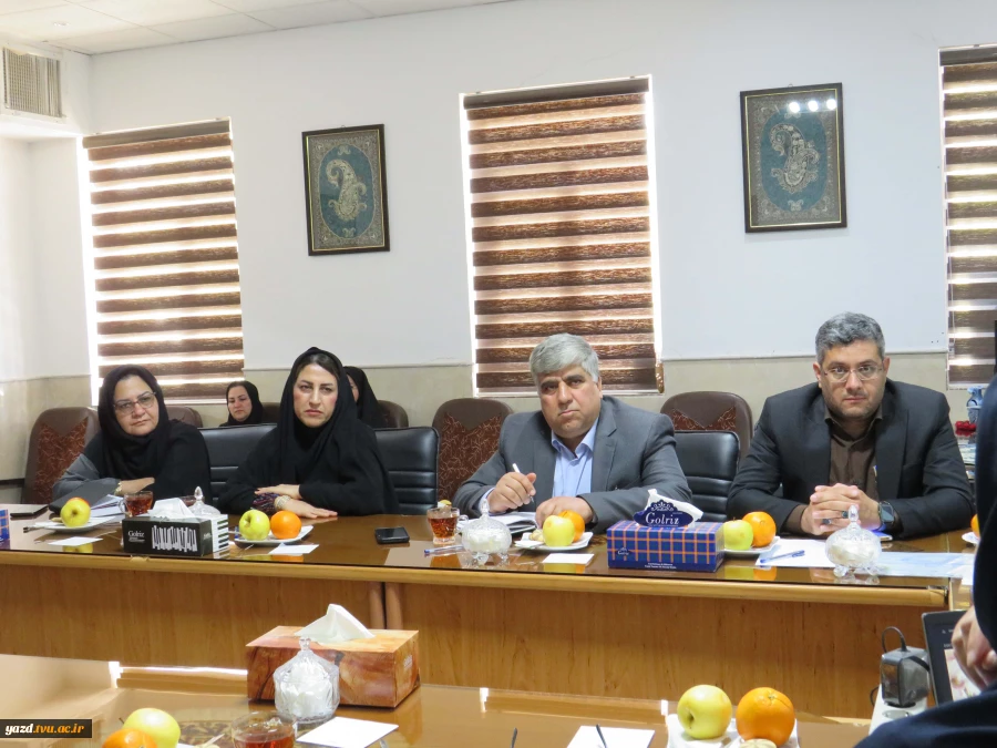 برگزاری جلسه معرفی وتعامل با مراکز مقطع متوسطه در آموزشکده فنی دختران میبد
 6