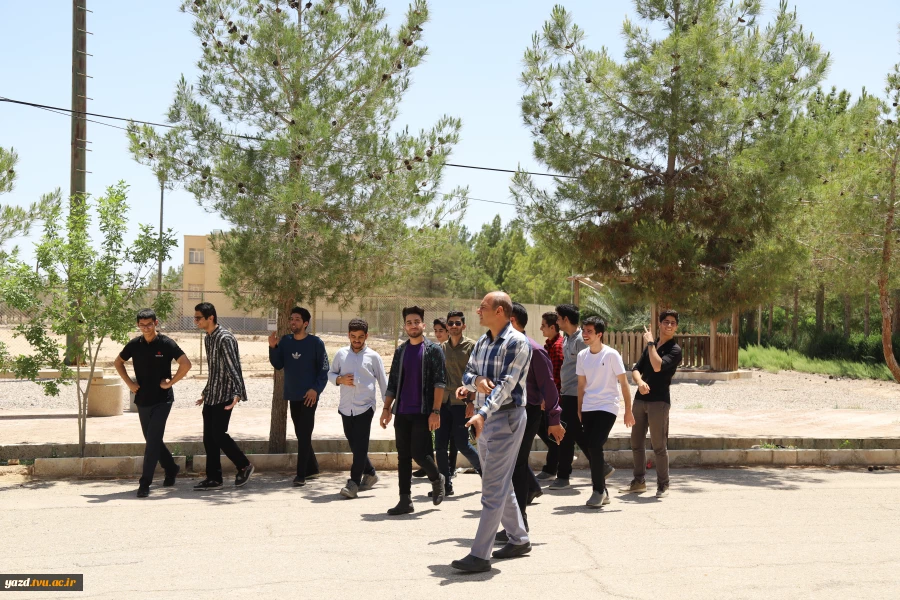 بازدید دانش‌آموزان هنرستان شهید صدوقی اردکان از آموزشکده شهید بهشتی 3