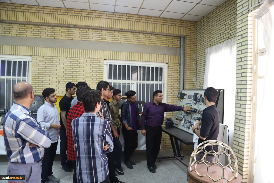 بازدید دانش‌آموزان هنرستان شهید صدوقی اردکان از آموزشکده شهید بهشتی 5