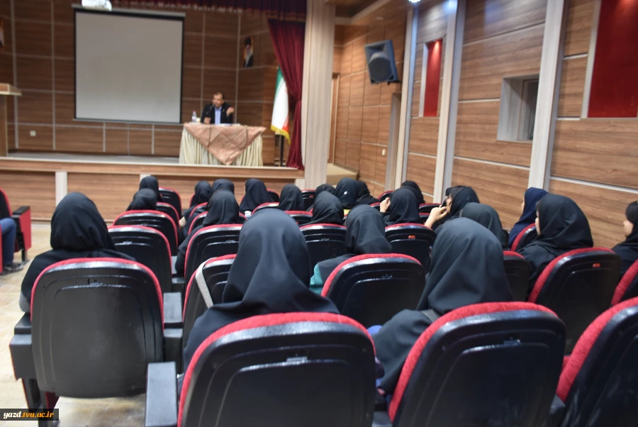 برگزاری سمینار علمی - آموزشی «چشم‌انداز آیندۀ شغلی دانشجویان رشتۀ کامپیوتر»  2