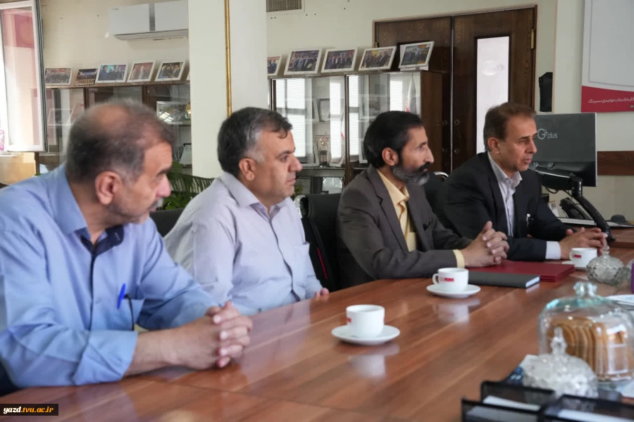عقد تفاهمنامه همکاری دانشگاه فنی و حرفه‌ای استان یزد با شرکت تولیدی دانش‌بنیان «سیرنگ»  3