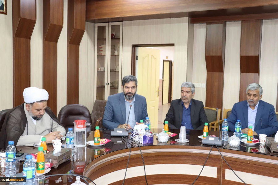 مشاور تولیت آستان قدس رضوی در آموزشکده فنی امام علی (ع) یزد:
شهید رئیسی روشی جدید از مدیریت کلان با روحیه خدمت به خلق را ارائه کرد. 2