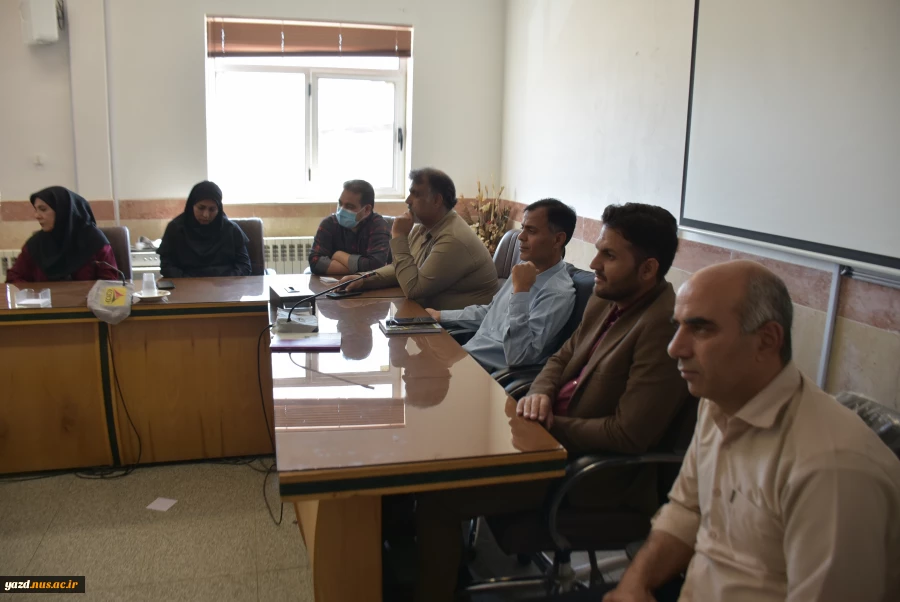 نشست صمیمی ریاست دانشگاه ملی مهارت استان یزد با کارکنان 3
