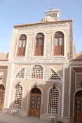 بازدید دانشجویان رشته عکاسی آموزشکده ملی مهارت دختران میبد از عمارت خلیلی میبد 7