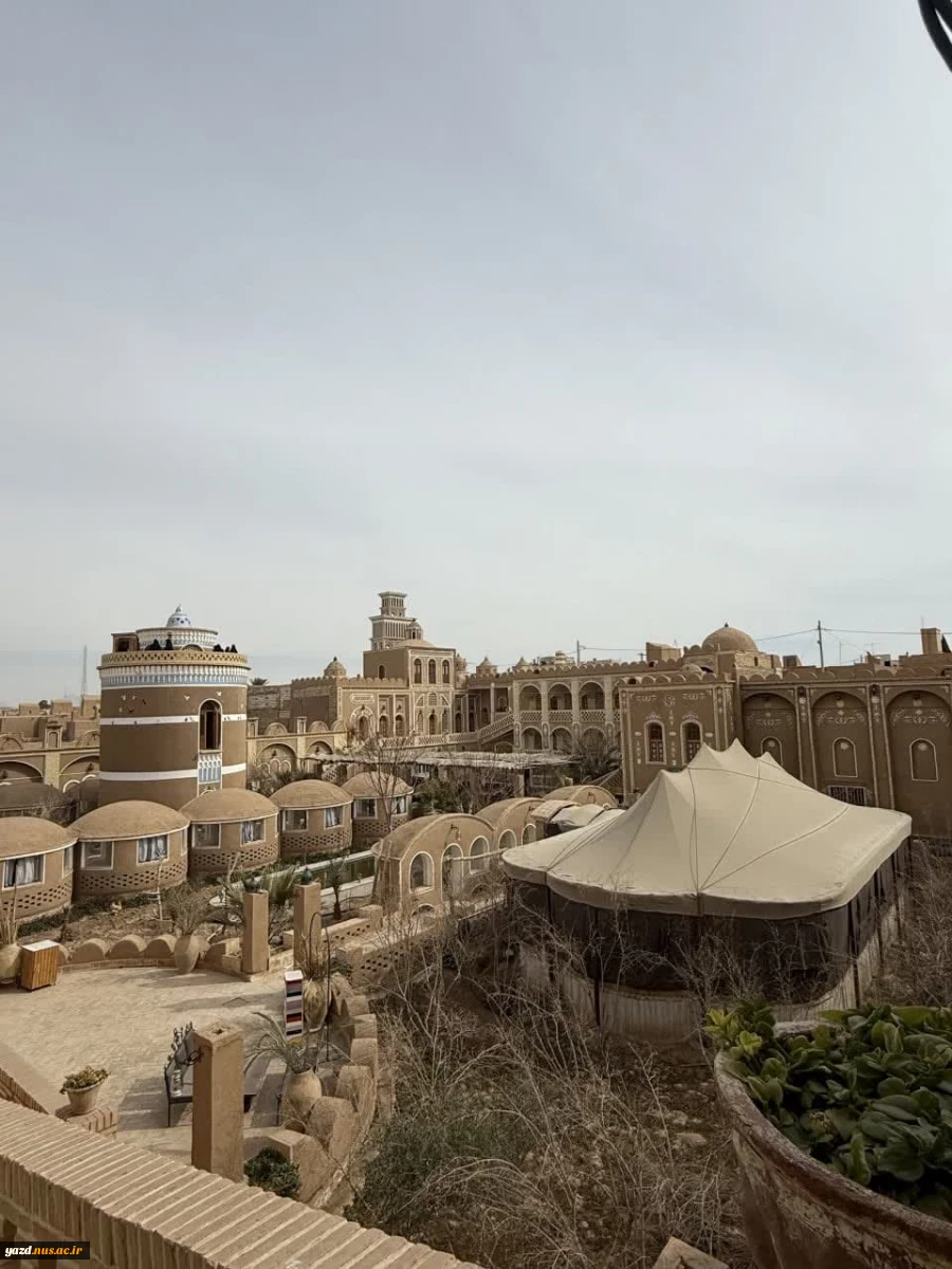بازدید دانشجویان رشته عکاسی آموزشکده ملی مهارت دختران میبد از عمارت خلیلی میبد 10