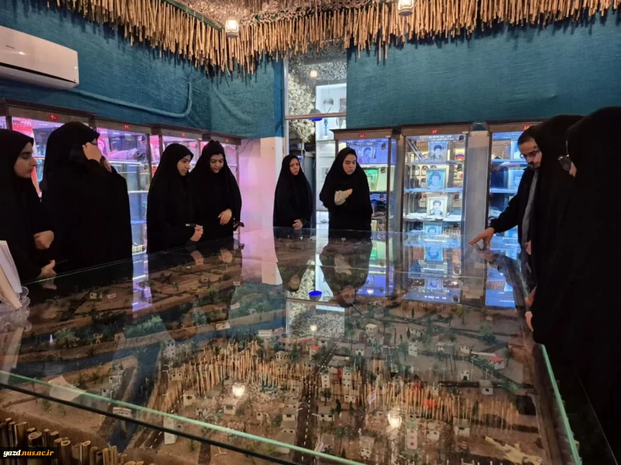 بازدید دانشجویان طراحی ودوخت آموزشکده ملی مهارت دختران میبدازموزه گنجینه شهدای اردکان 4