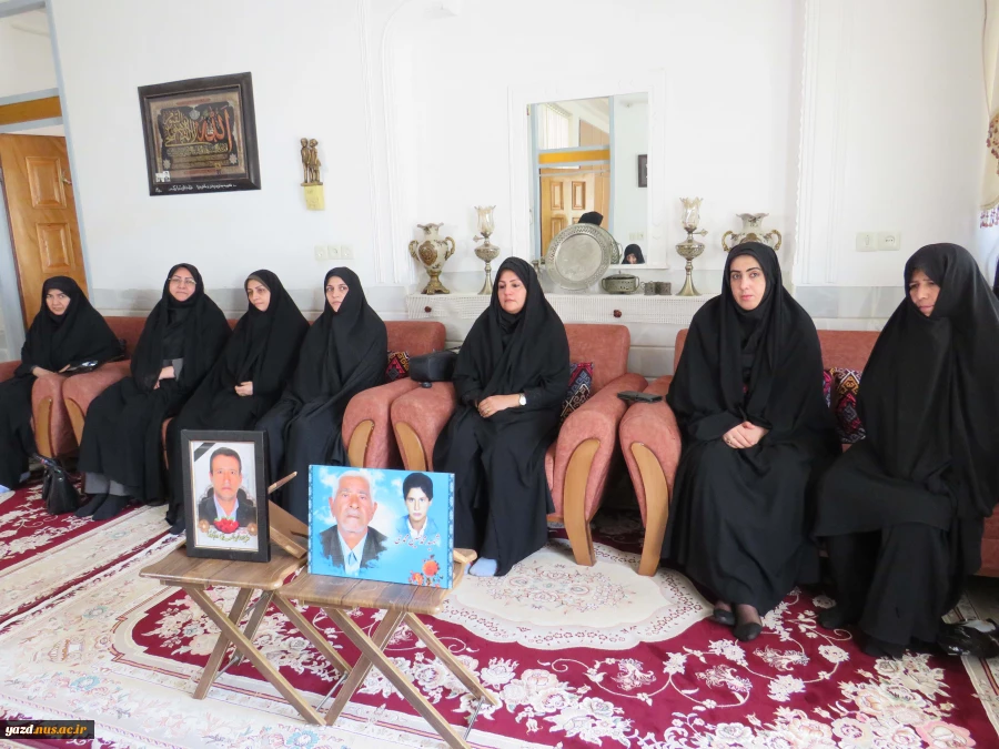 دیدارریاست و جمعی از کارکنان آموزشکده ملی مهارت دختران میبد با خانواده شهیدمحمد حسین محمدی
 2