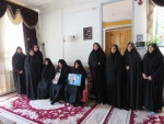 دیدارریاست و جمعی از کارکنان آموزشکده ملی مهارت دختران میبد با خانواده شهیدمحمد حسین محمدی
 5