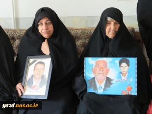 دیدارریاست و جمعی از کارکنان آموزشکده ملی مهارت دختران میبد با خانواده شهیدمحمد حسین محمدی
 4