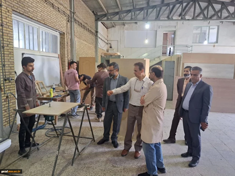 حضور ریاست دانشگاه ملی مهارت استان یزد در اتاق همکاران و کارگاه ها جهت تبریک سال نو 2