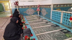 تجدید میثاق کارمندان آموزشکده ملی مهارت دختران میبد با مقام والای شهدا در هفته دفاع مقدس