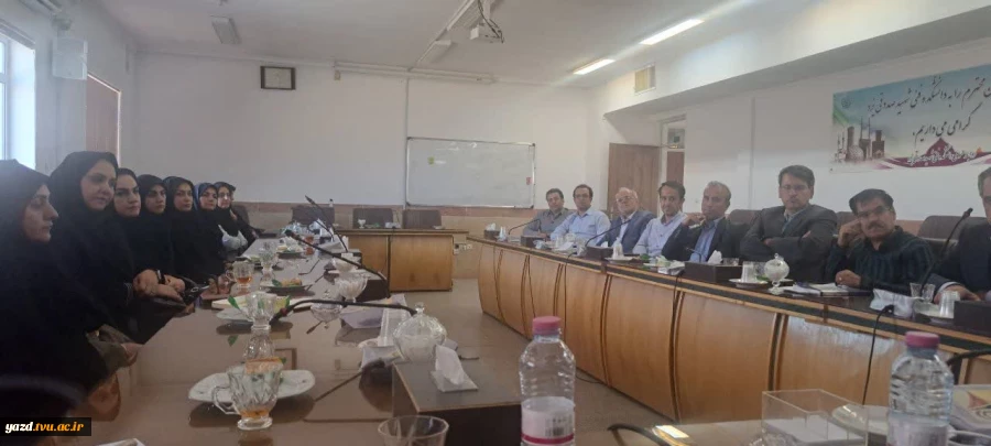 جلسه مدیر کل نظارت، ارزیابی و تضمین کیفیت دانشگاه ملی مهارت با اعضای هیات علمی دانشگاه ملی مهارت واحد استان یزد 4