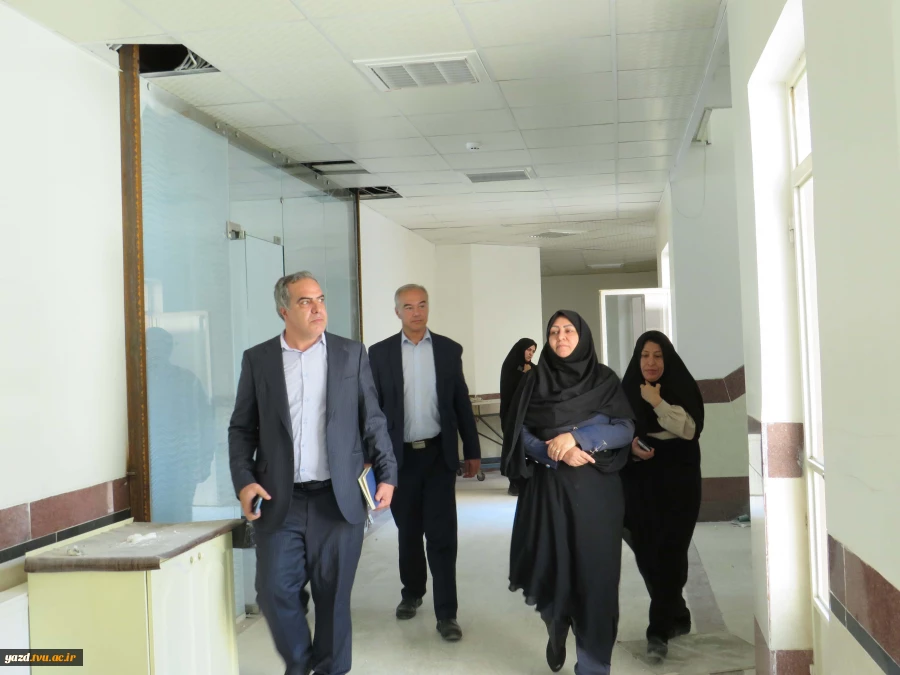 بازدید دکتر عمرانی نماینده نظارت استان از روند بازسازی خوابگاه دختران میبد
 2