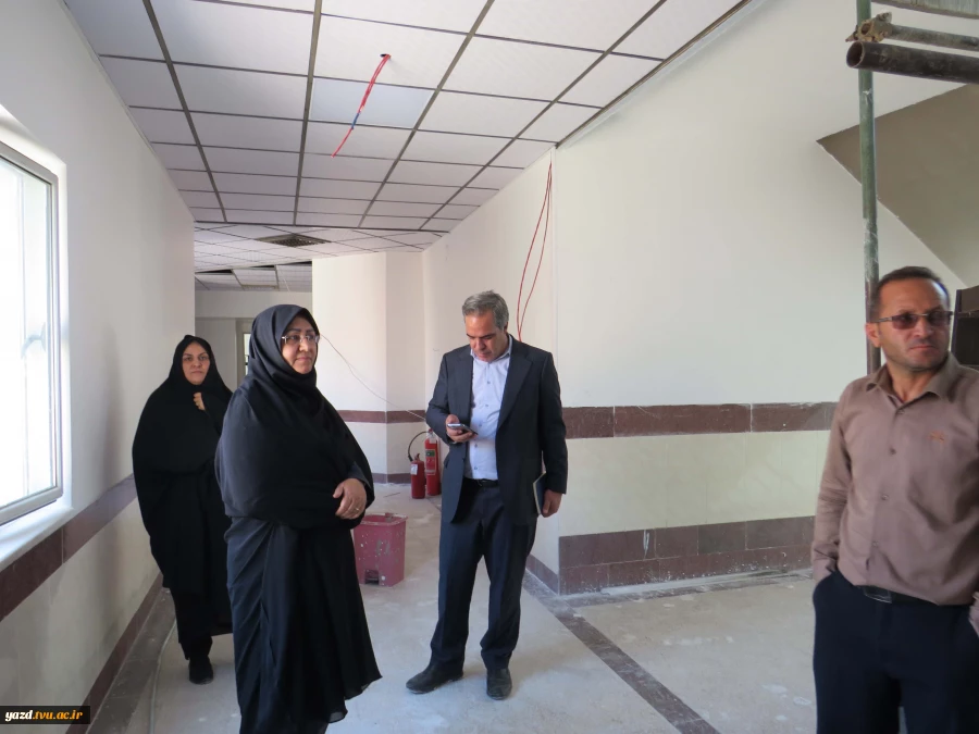 بازدید دکتر عمرانی نماینده نظارت استان از روند بازسازی خوابگاه دختران میبد
 2