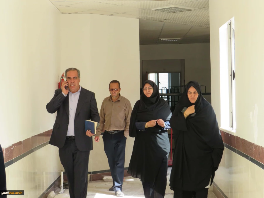 بازدید دکتر عمرانی نماینده نظارت استان از روند بازسازی خوابگاه دختران میبد
 2