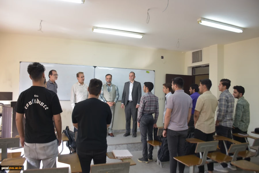 حضور رئیس و معاونین دانشگاه ملی مهارت یزد در کلاس‌های درس؛ خیرمقدم به دانشجویان در آغاز سال تحصیلی جدید 2