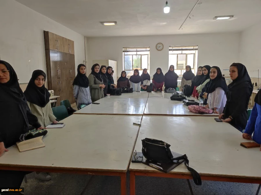 حضور رئیس و معاونین دانشگاه ملی مهارت یزد در کلاس‌های درس؛ خیرمقدم به دانشجویان در آغاز سال تحصیلی جدید 5