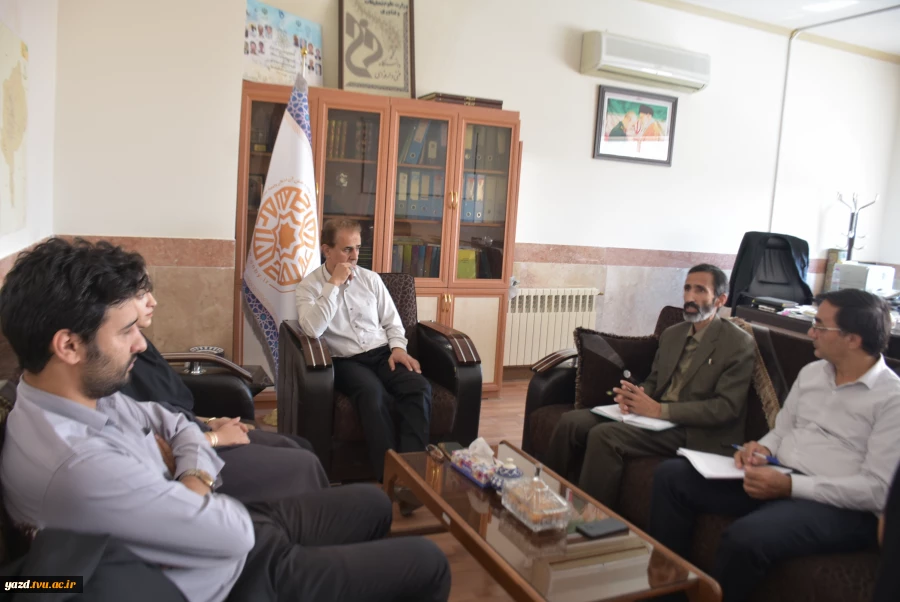 برگزاری جلسۀ بررسی روش‌های بهره‌برداری از ظرفیتهای قانون جهش تولید دانش‌بنیان و بویژه اعتبار مالیاتی صنایع و کارخانجات در دانشگاه ملی مهارت استان یزد 3