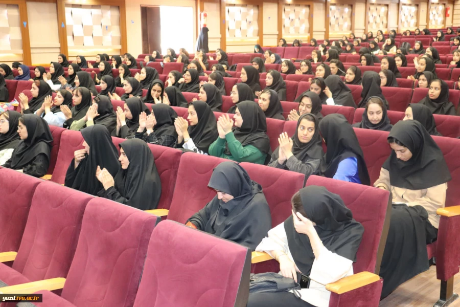 برگزاری جشن استقبال از دانشجویان نوورود آموزشکده ملی مهارت دختران یزد در آستانه ولادت حضرت زینب (س)
 7