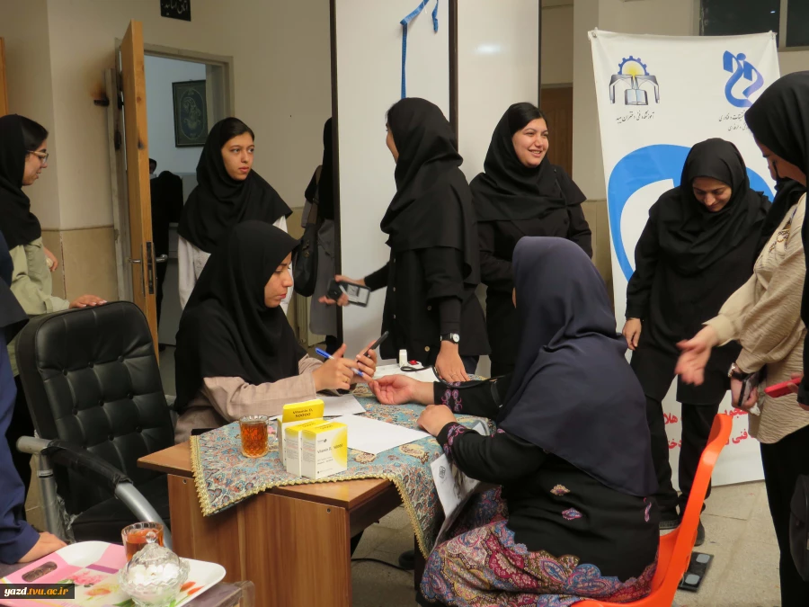 برپایی ایستگاه سلامت توسط کانون هلال احمر آموزشکده ملی مهارت دختران میبد
 7