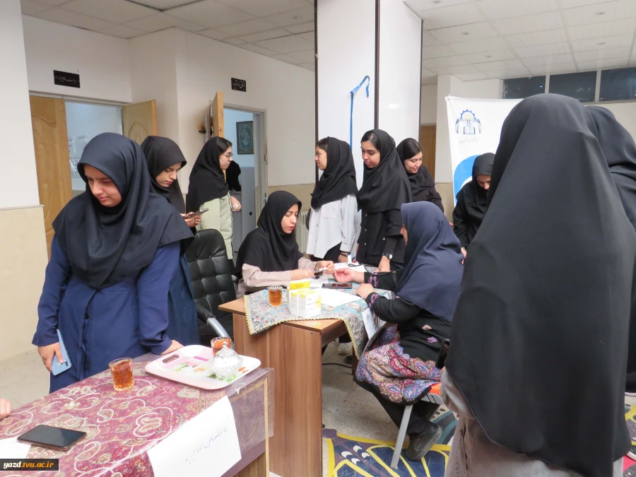 برپایی ایستگاه سلامت توسط کانون هلال احمر آموزشکده ملی مهارت دختران میبد
 8