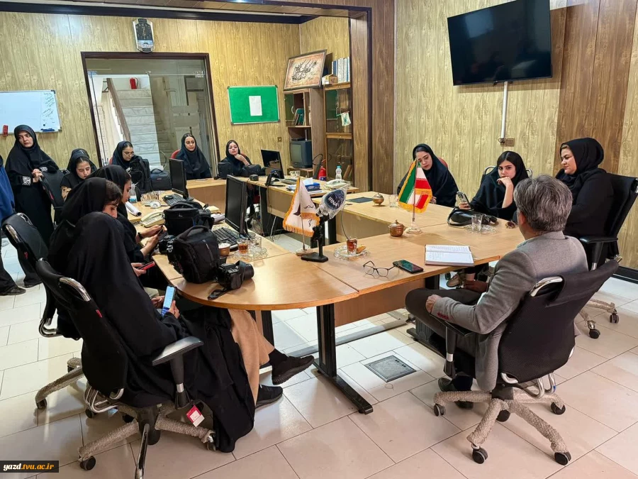 بازدید دانشجویان دانشگاه ملی مهارت میبد از خبرگزاری جمهوری اسلامی(ایرنا)
 2