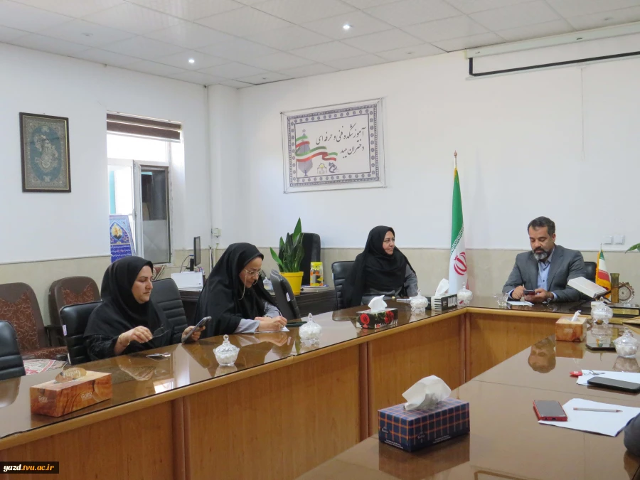 برگزاری جلسه شورای آموزشی در آموزشکده ملی مهارت دختران میبد
 4