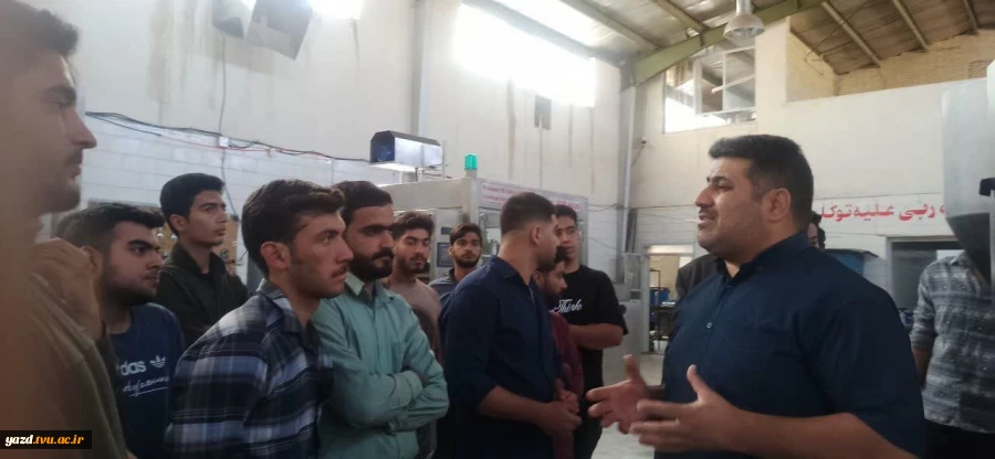 بازدید جمعی از دانشجویان رشته برق و‌مکانیک آموزشکده ملی مهارت شریف ابرکوه از گروه صنعتی حیدری 5