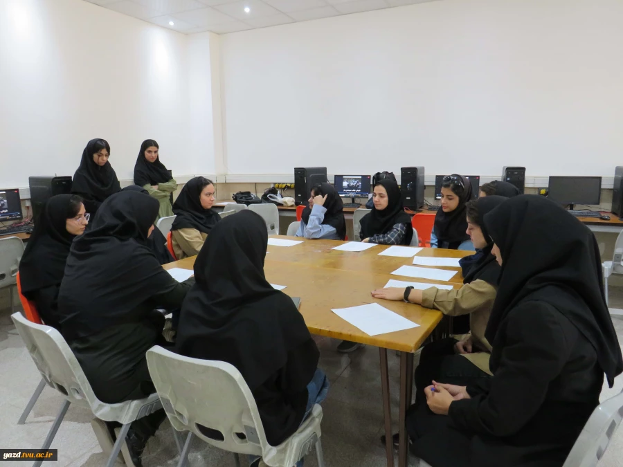 برگزاری نشست علمی ویژه دانشجویان گرافیک درآموزشکده ملی مهارت دختران میبد
 5