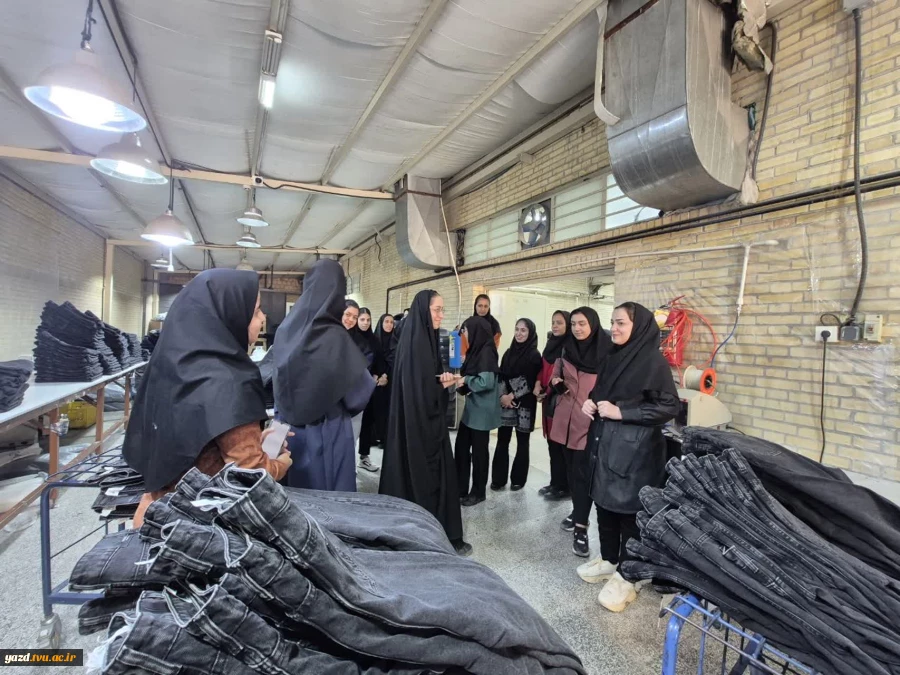 بازدید دانشجویان دانشگاه ملی مهارت (واحد دختران میبد) از شرکت کیان جامه یزد
 5