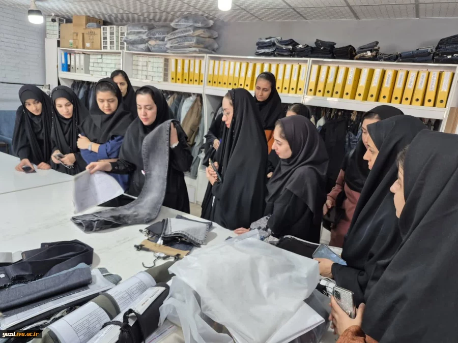 بازدید دانشجویان دانشگاه ملی مهارت (واحد دختران میبد) از شرکت کیان جامه یزد
 6