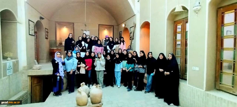 بازدید دانشجویان معماری آموزشکده ملی مهارت دختران یزد – حضرت رقیه (س) از شهر تاریخی بافق
 2