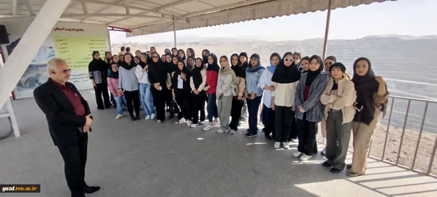 بازدید دانشجویان معماری آموزشکده ملی مهارت دختران یزد – حضرت رقیه (س) از شهر تاریخی بافق
 5