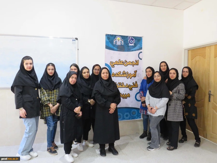 برگزاری نمایشگاه عکاسی در گرافیک در آموزشکده ملی مهارت دختران میبد 4