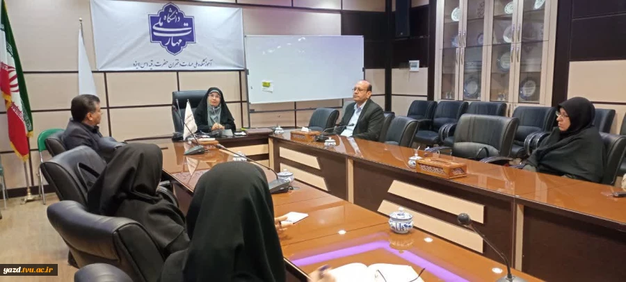 برگزاری جلسه شورای پژوهشی آموزشکده ملی مهارت دختران یزد - حضرت رقیه (س) برای هماهنگی برنامه‌های هفته پژوهش و کارآفرینی
 4