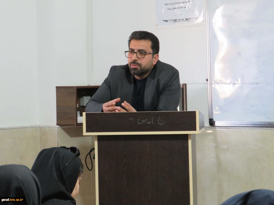 برگزاری جلسه کارآفرینی با حضور مهندس امامی فر در آموزشکده دختران میبد
 3