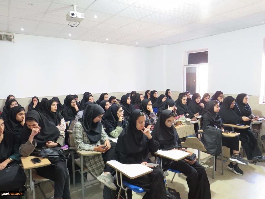 برگزاری جلسه کارآفرینی با حضور مهندس امامی فر در آموزشکده دختران میبد
 5