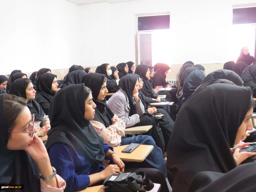 برگزاری جلسه کارآفرینی با حضور مهندس امامی فر در آموزشکده دختران میبد
 6