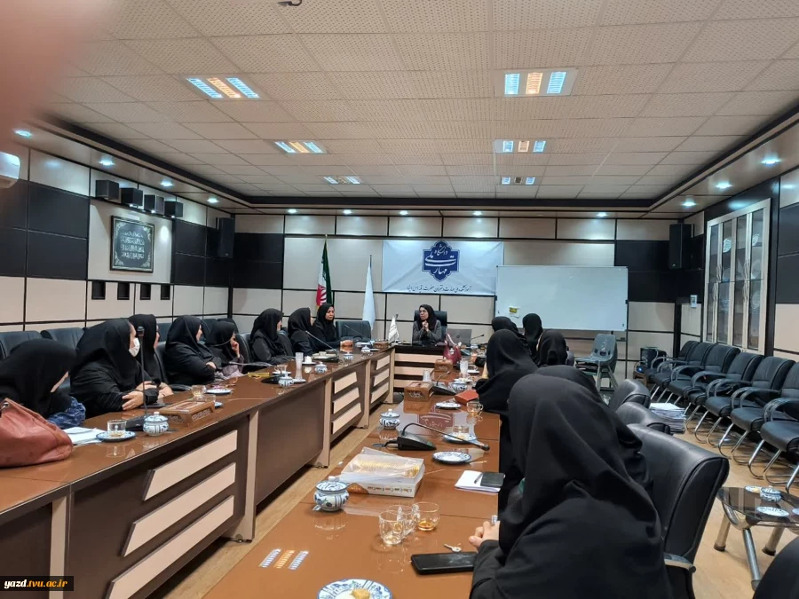 جلسه آموزشی «آشنایی با بیماری‌ها و سرطان‌های شایع در زنان» در آموزشکده ملی مهارت دختران یزد - حضرت رقیه (س) برگزار شد 2