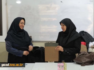 تقدیر از استاد کارآفرین به مناسب آغاز هفته کار آفرینی در آموزشکده ملی مهارت دختران میبد
 2