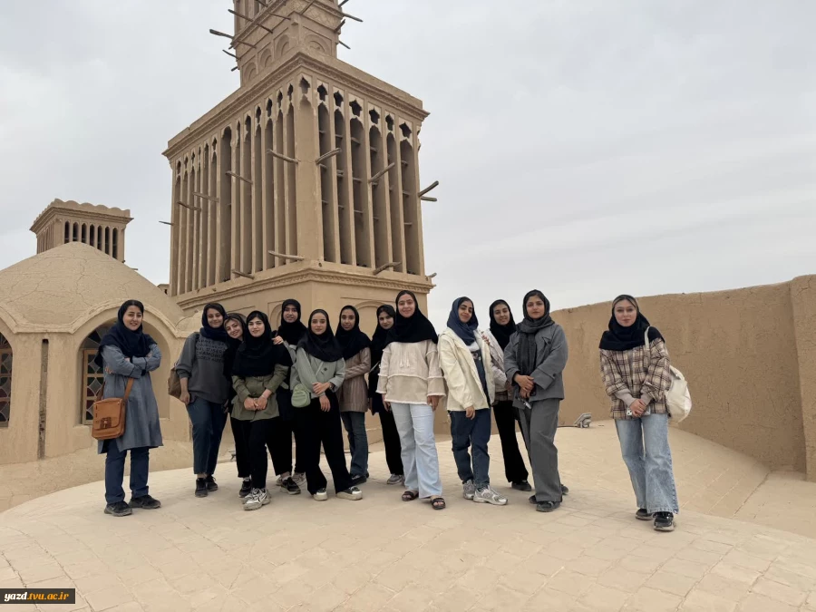 بازدید دانشجویان معماری آموزشکده ملی مهارت دختران یزد – حضرت رقیه (س) از آثار تاریخی ابرکوه
 2