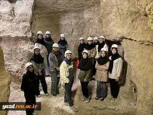 بازدید دانشجویان معماری آموزشکده ملی مهارت دختران یزد – حضرت رقیه (س) از آثار تاریخی ابرکوه
 3