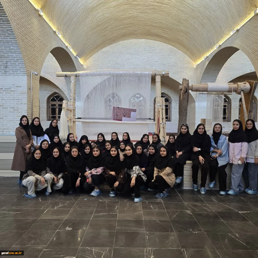 بازدید آموزشی دانشجویان رشته گرافیک آموزشکده ملی مهارت دختران یزد – حضرت رقیه (س) از موزه تار و پود
 2